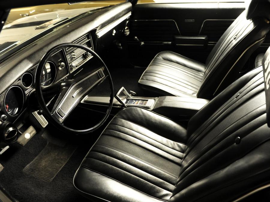 Интерьер Chevrolet COPO Chevelle Yenko/SC 1969 года  (фото 6 из 11)